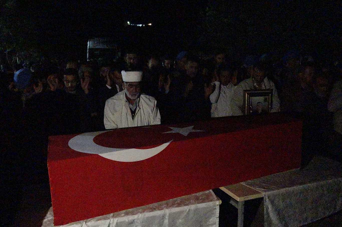 PKK saldırısında hayatını kaybeden korucu defnedildi PKK saldırısında hayatını kaybeden korucu defnedildi